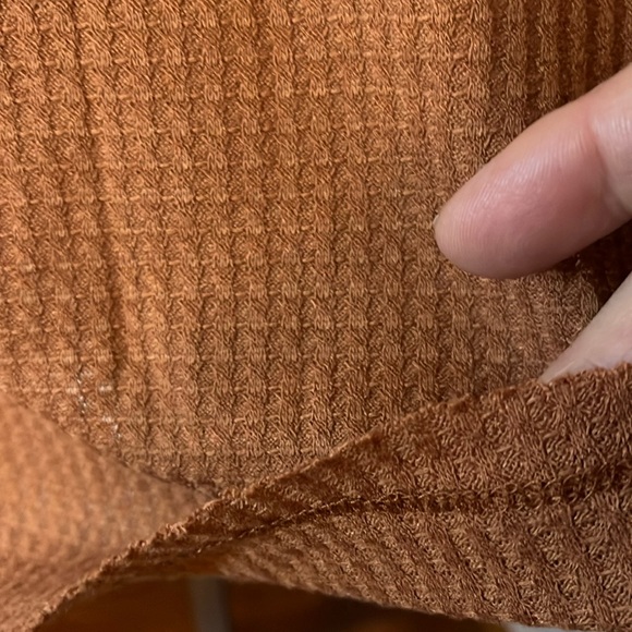 Forever 21 copper color waffle material V-Neck top Sz S - Picture 8 of 9